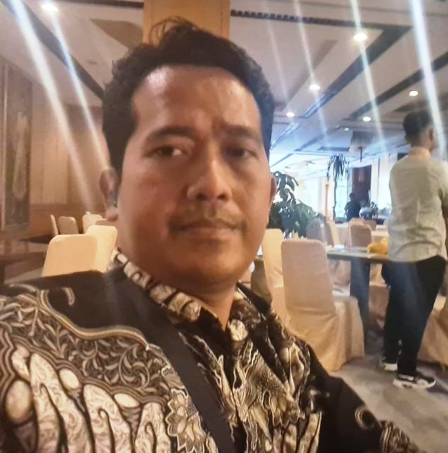 KOMISARIS UTAMA